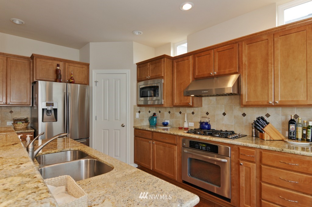 4727 Northeast 2nd Street Renton, WA 98059 - Photo 6 of 20