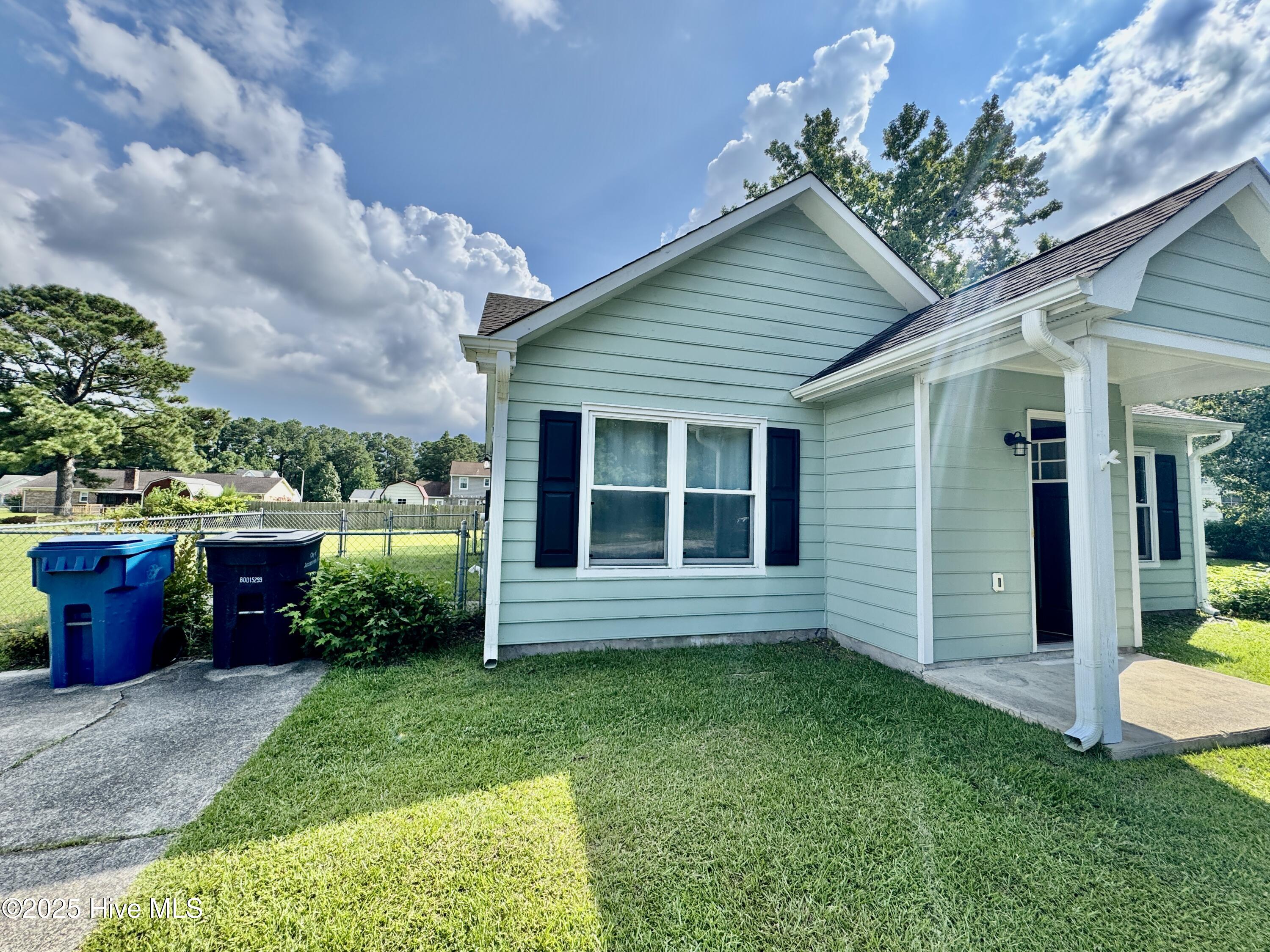 288 Huff Drive Jacksonville, NC 28546 - Photo 3 of 32 IMG_2913 2