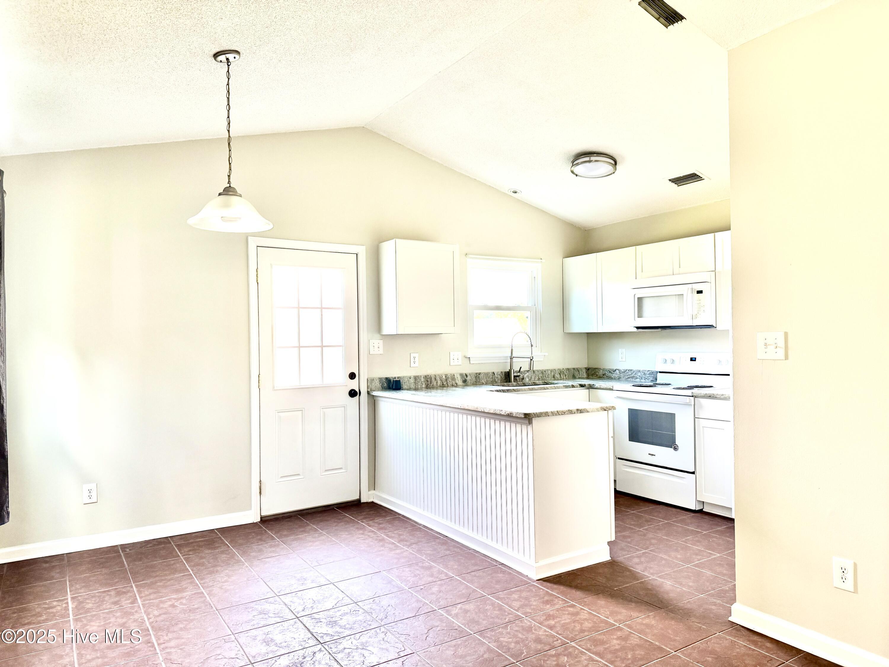 288 Huff Drive Jacksonville, NC 28546 - Photo 5 of 32 IMG_2914 2