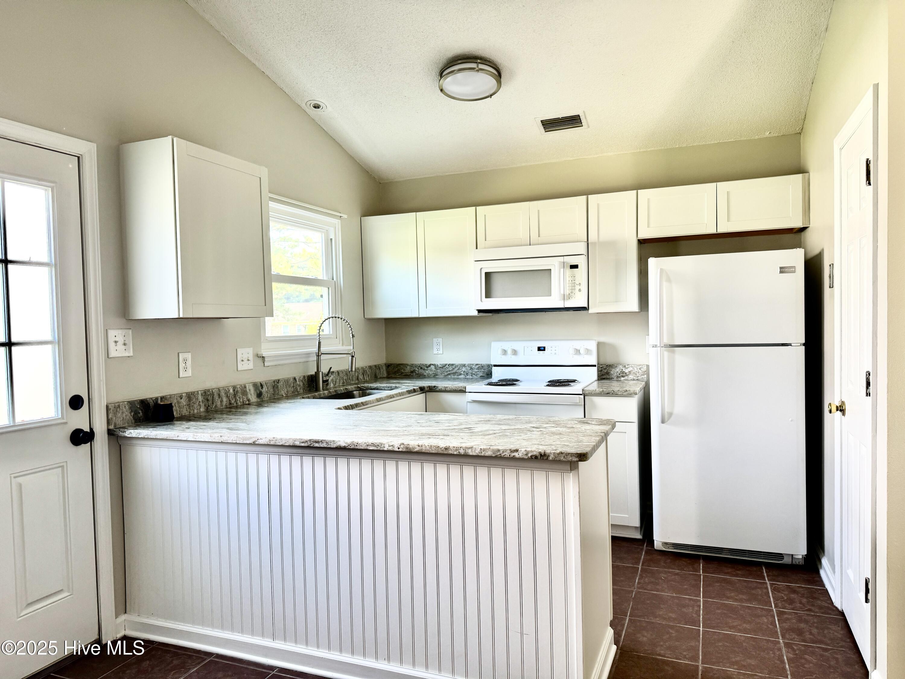 288 Huff Drive Jacksonville, NC 28546 - Photo 6 of 32 IMG_2915 2