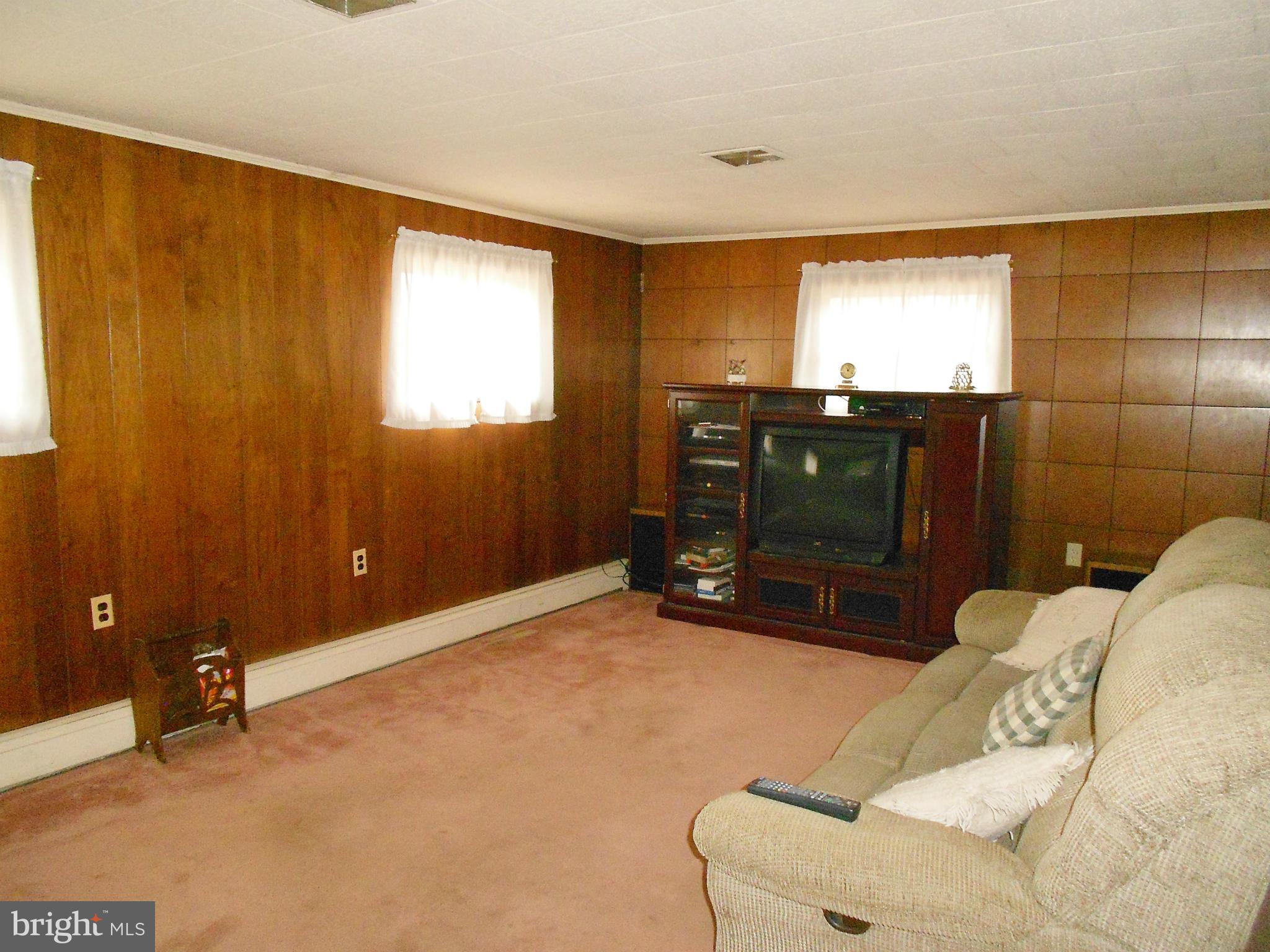 1818 Middleborough Road Baltimore, MD 21221 - Photo 12 of 29 Family Room