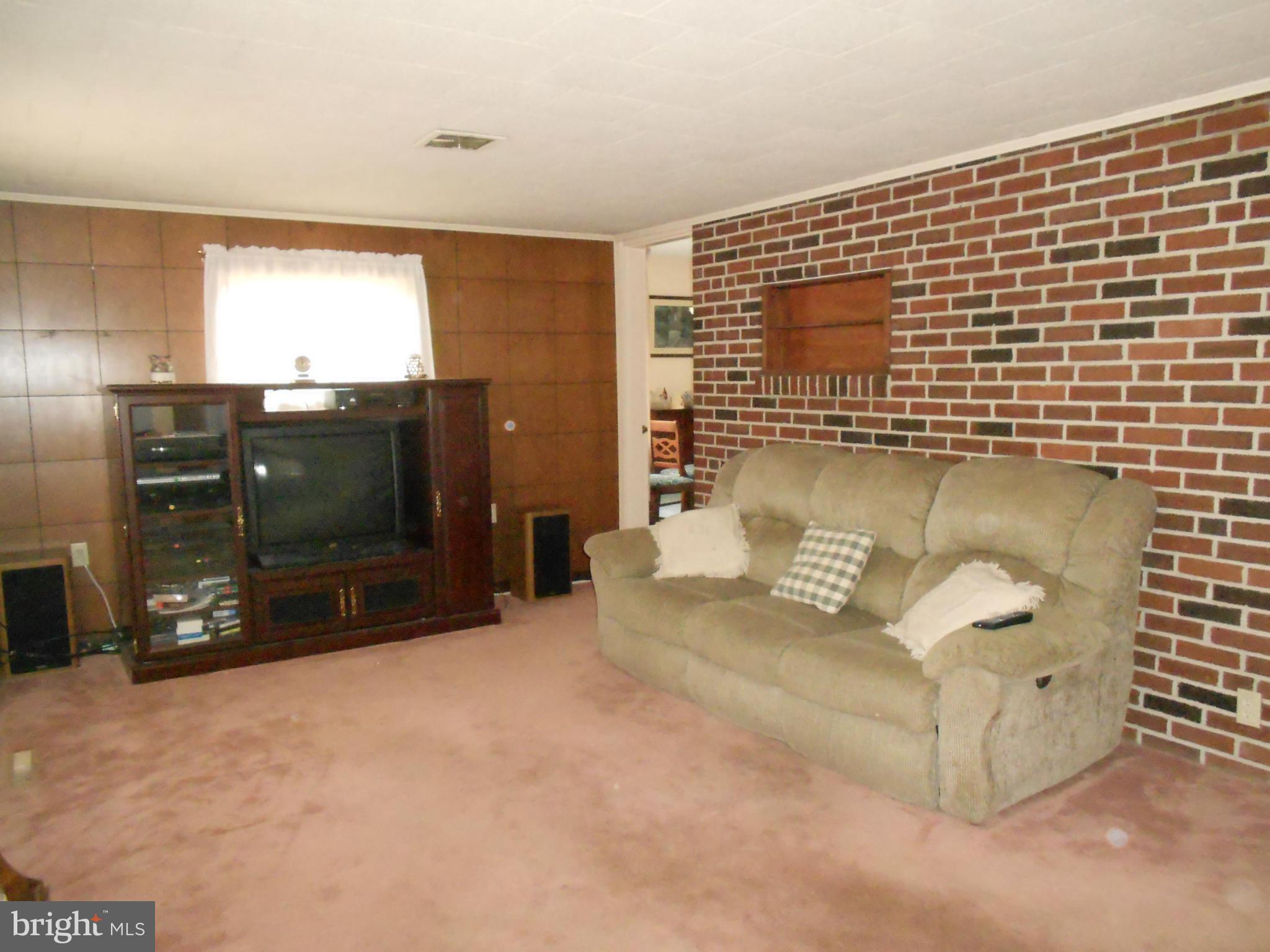 1818 Middleborough Road Baltimore, MD 21221 - Photo 13 of 29 Family Room