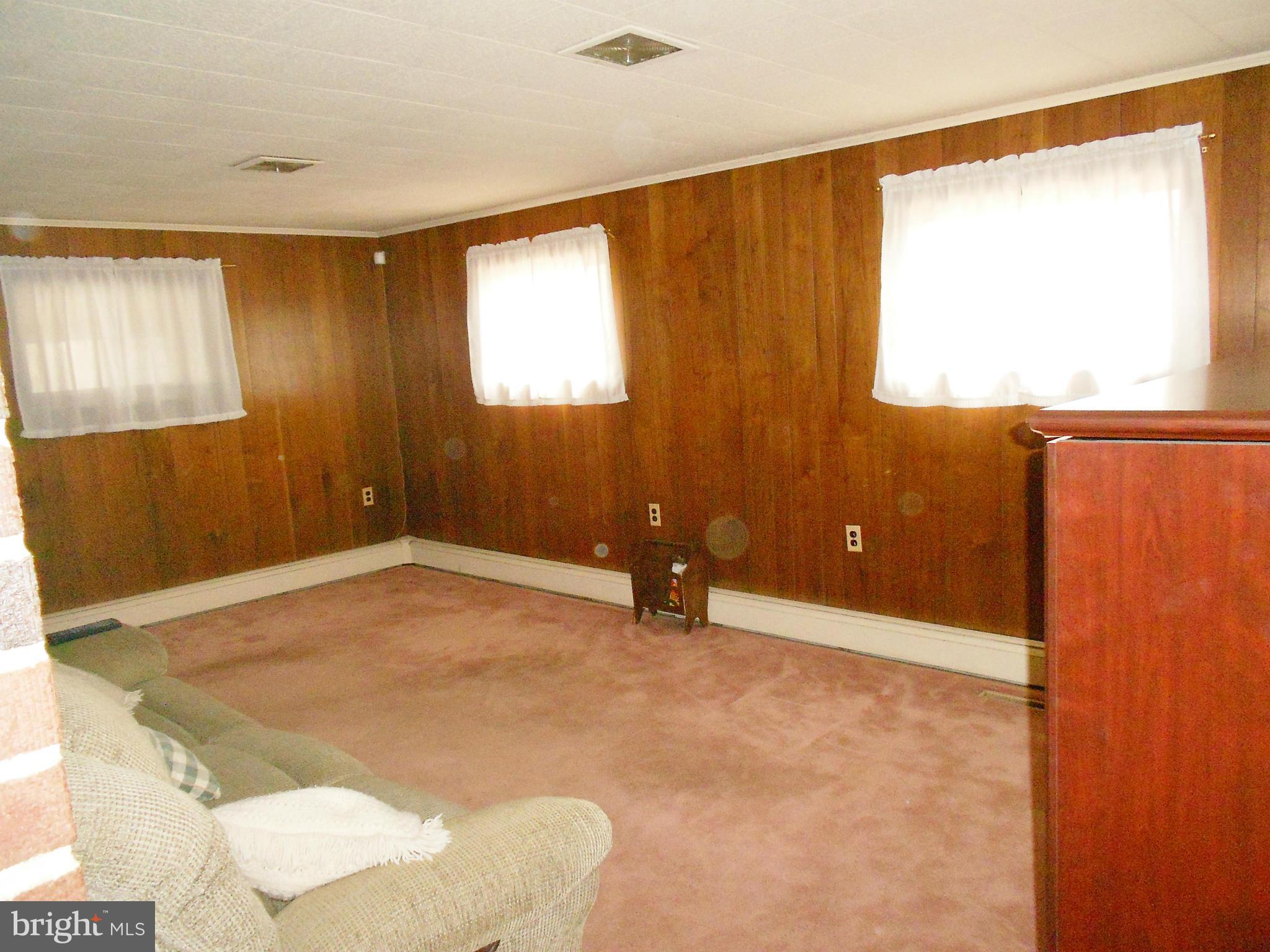 1818 Middleborough Road Baltimore, MD 21221 - Photo 14 of 29 Family Room