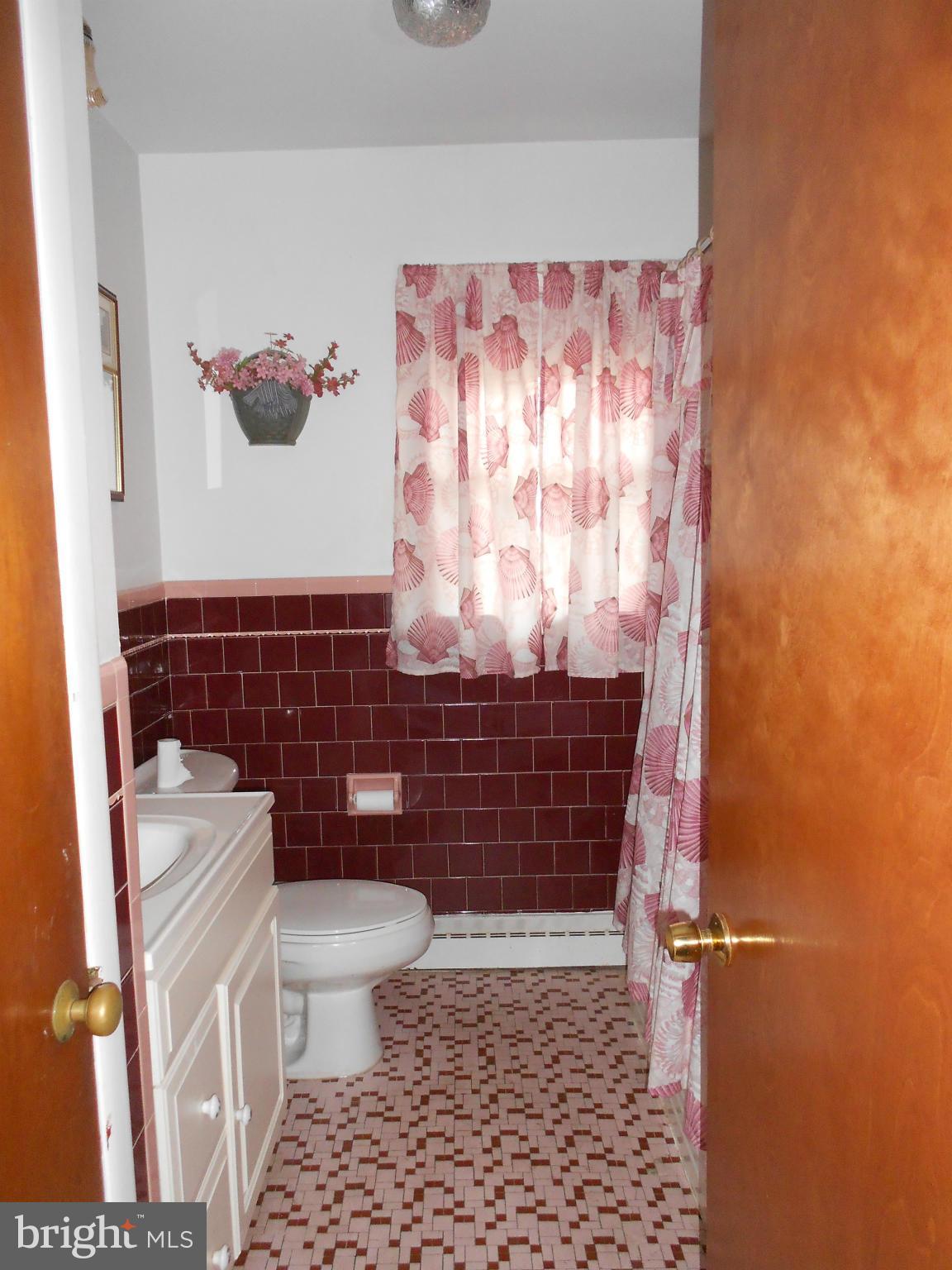 1818 Middleborough Road Baltimore, MD 21221 - Photo 18 of 29 Bath (Master)