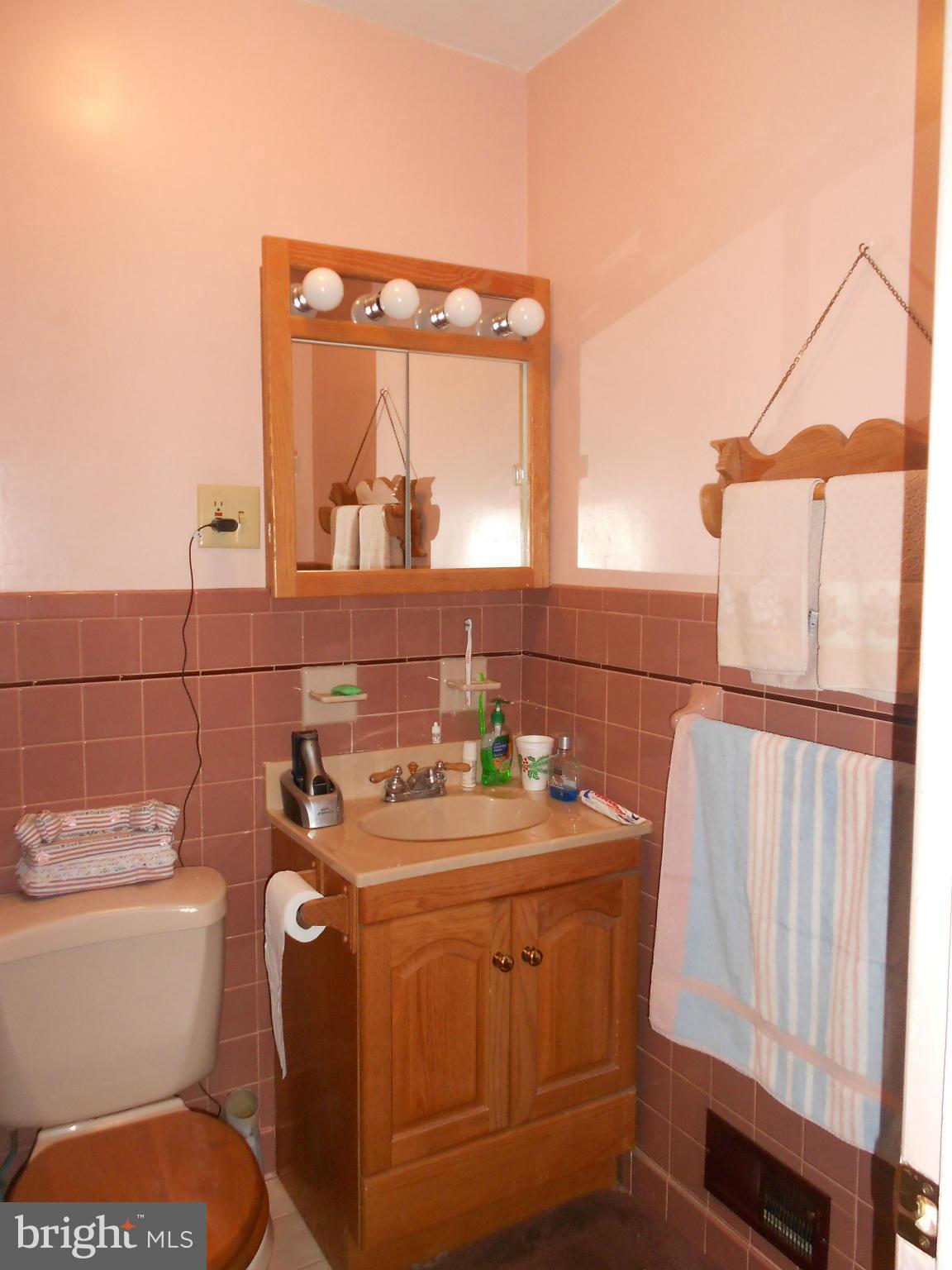 1818 Middleborough Road Baltimore, MD 21221 - Photo 21 of 29 Hall bath
