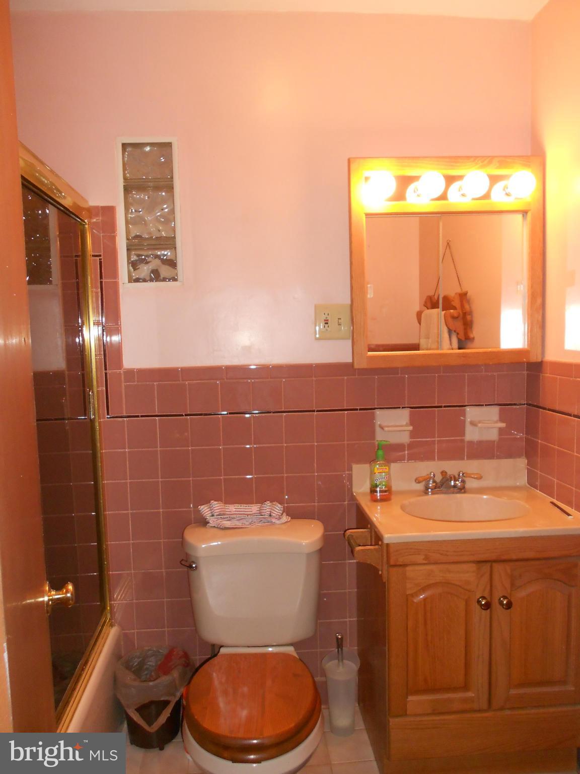 1818 Middleborough Road Baltimore, MD 21221 - Photo 22 of 29 Bath