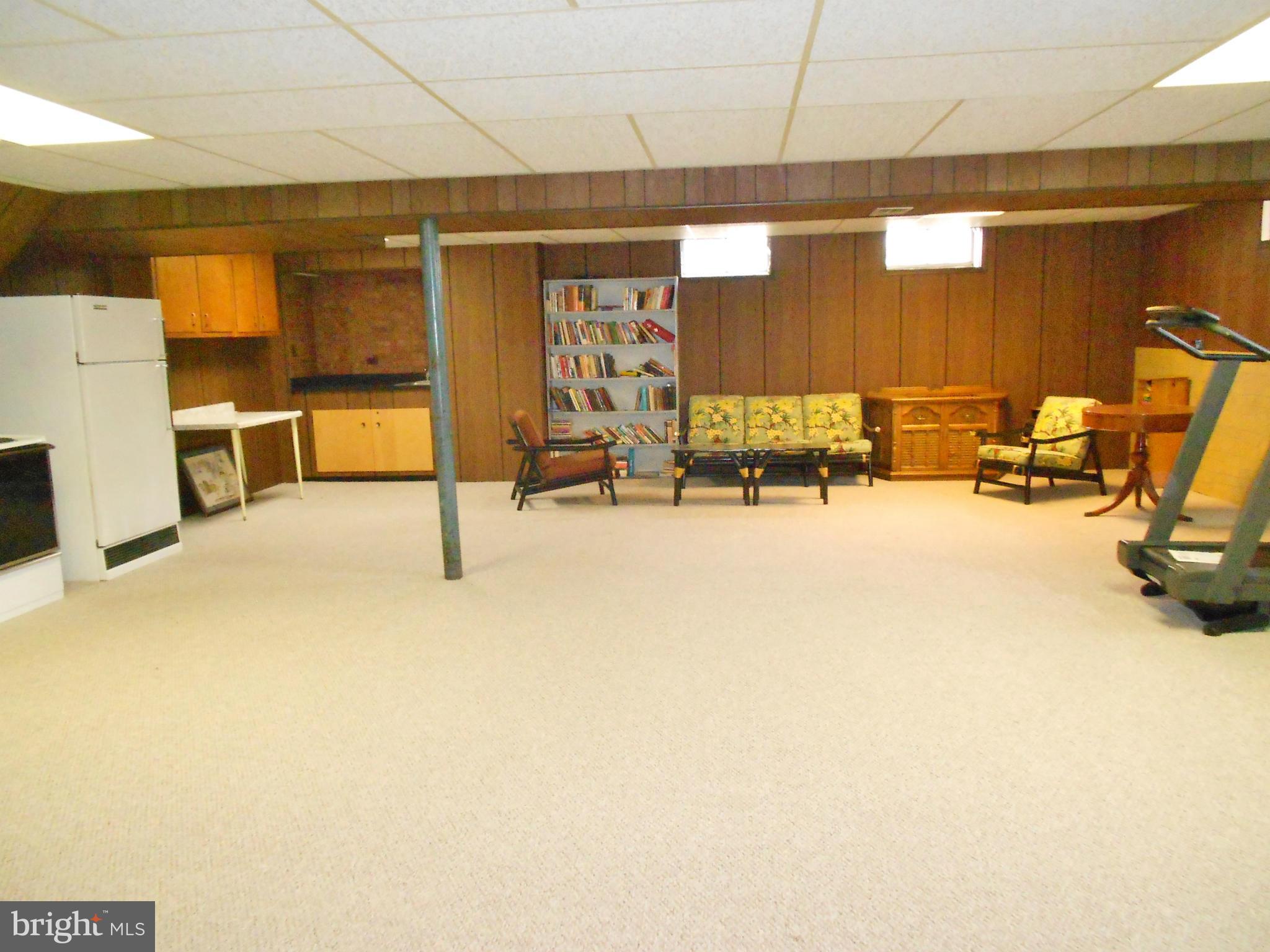 1818 Middleborough Road Baltimore, MD 21221 - Photo 25 of 29 Family Room