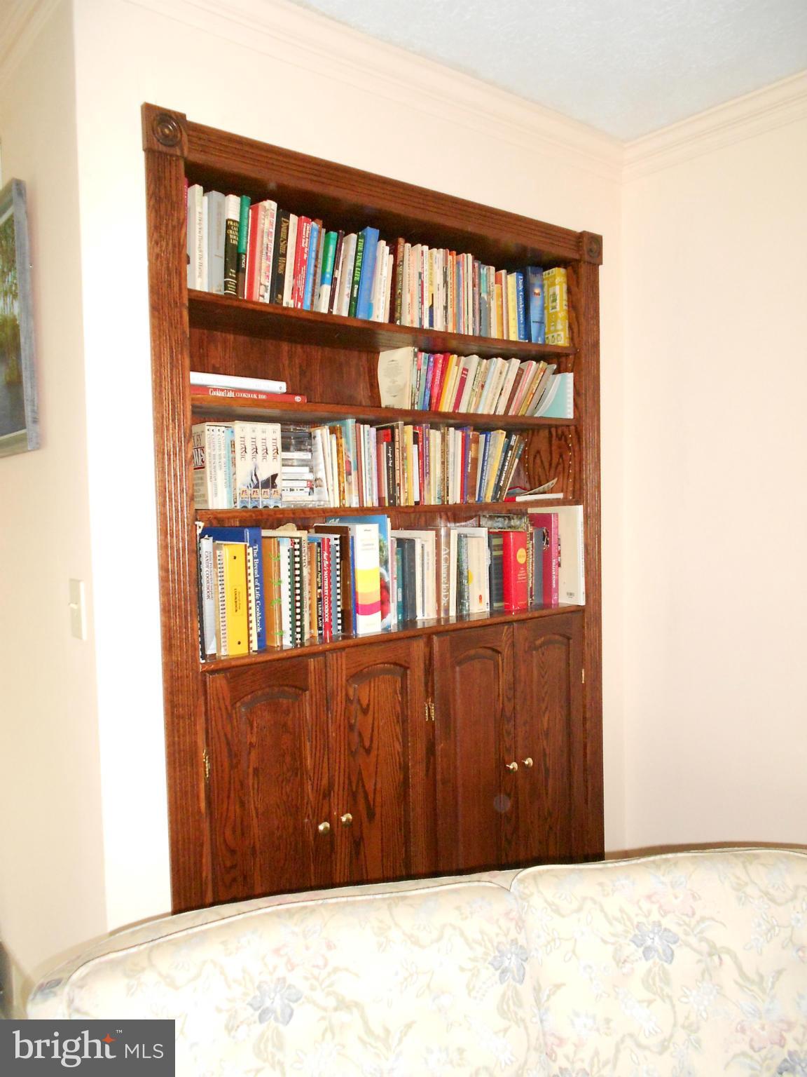 1818 Middleborough Road Baltimore, MD 21221 - Photo 4 of 29 Custom built in book shelf