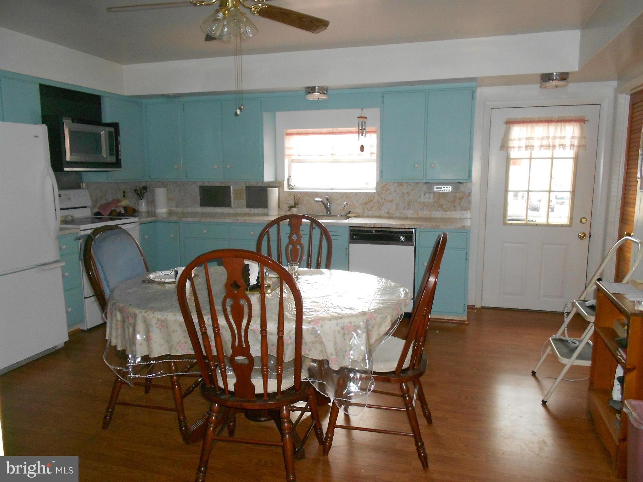 1818 Middleborough Road Baltimore, MD 21221 - Photo 8 of 29 Kitchen