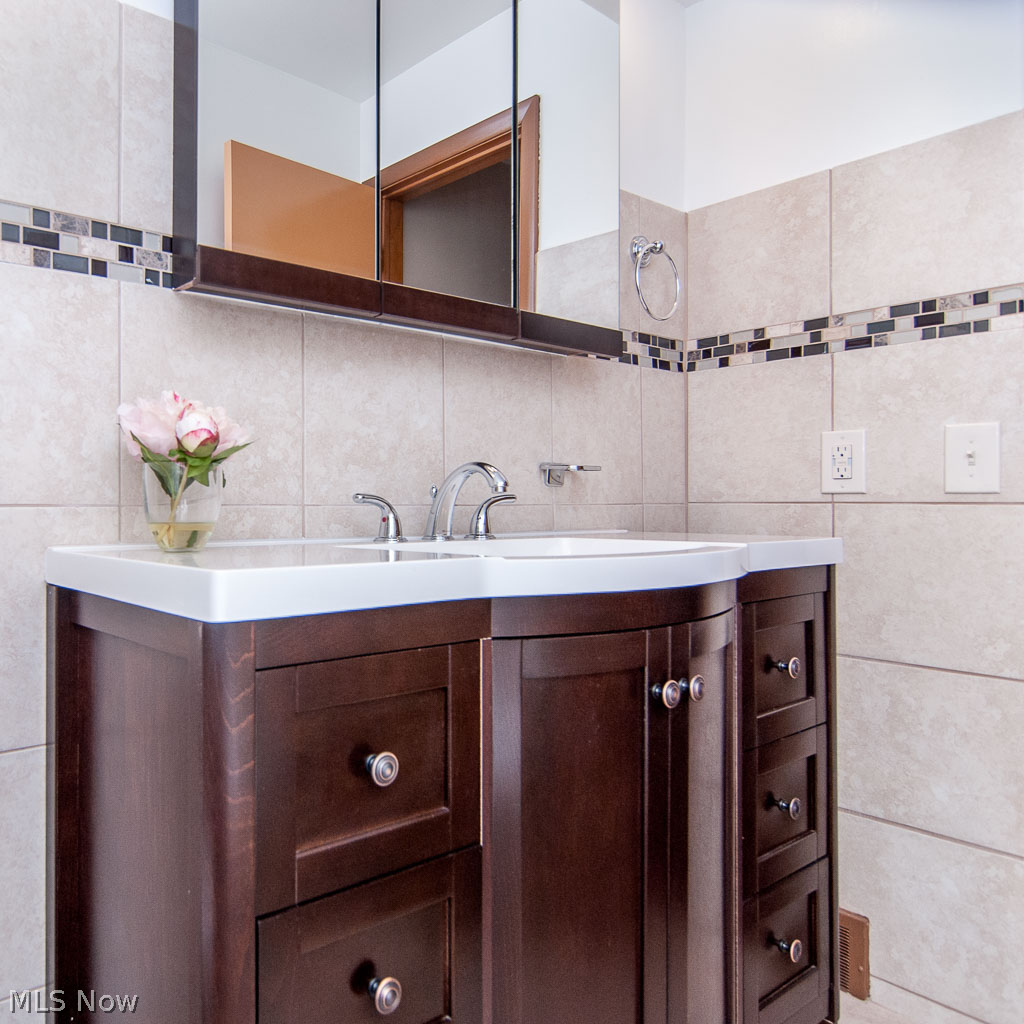 163 Brush Road Cleveland, OH 44143 - Photo 5 of 11 Gallery Image 5