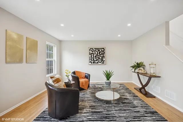 $2,990 | 639 Navajo Street, Round Lake Heights, IL 60073