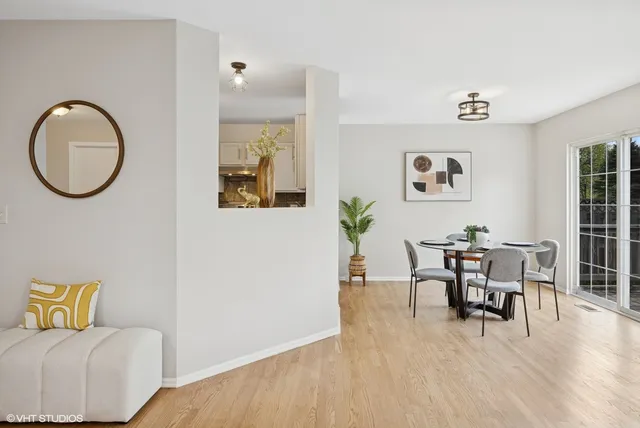 $2,990 | 639 Navajo Street, Round Lake Heights, IL 60073