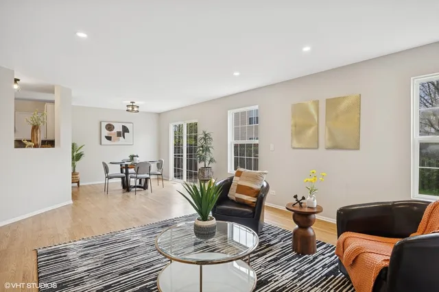 $2,990 | 639 Navajo Street, Round Lake Heights, IL 60073