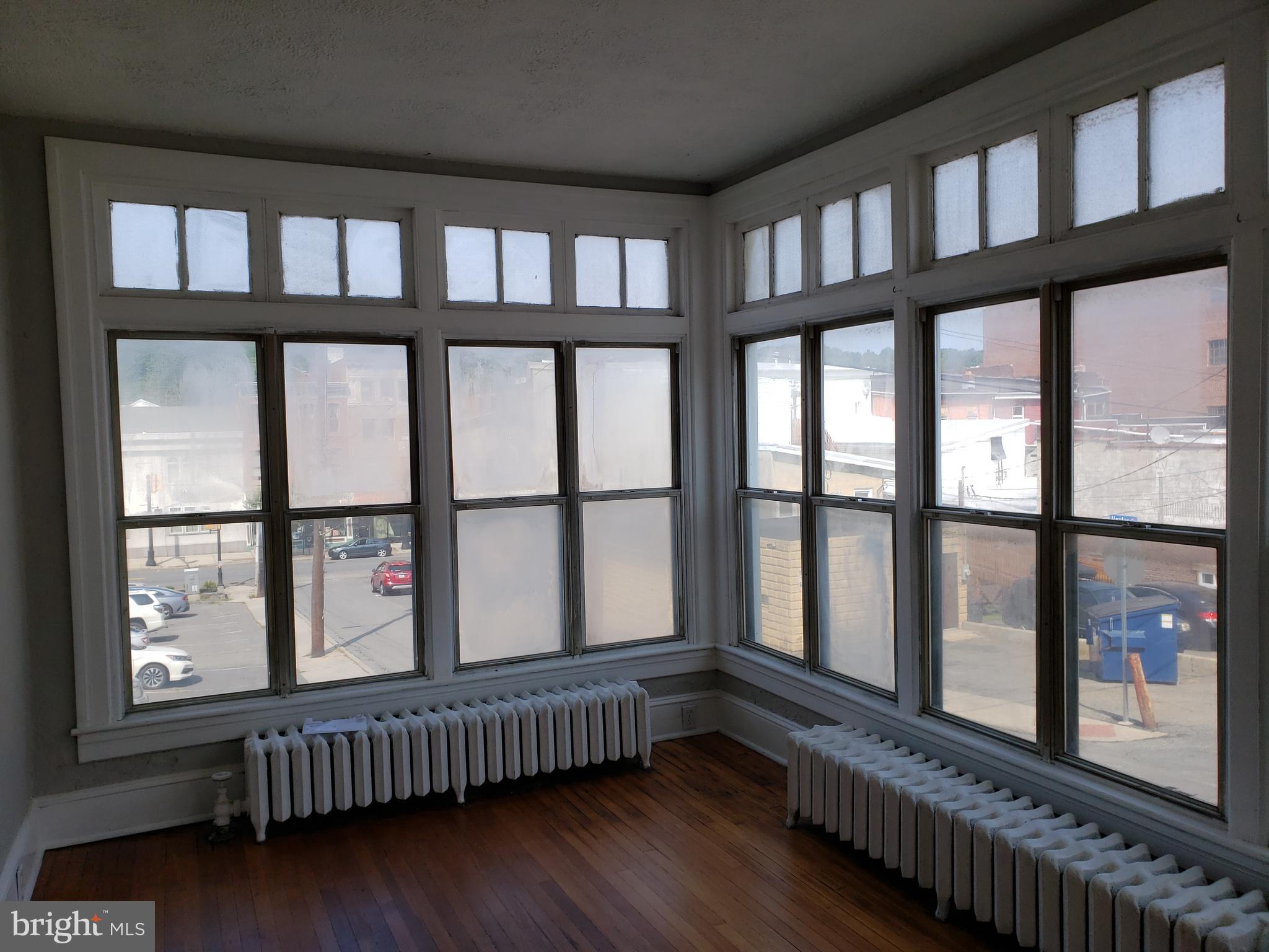 20 Hunter Street Tamaqua, PA 18252 - Photo 3 of 15 Solarium