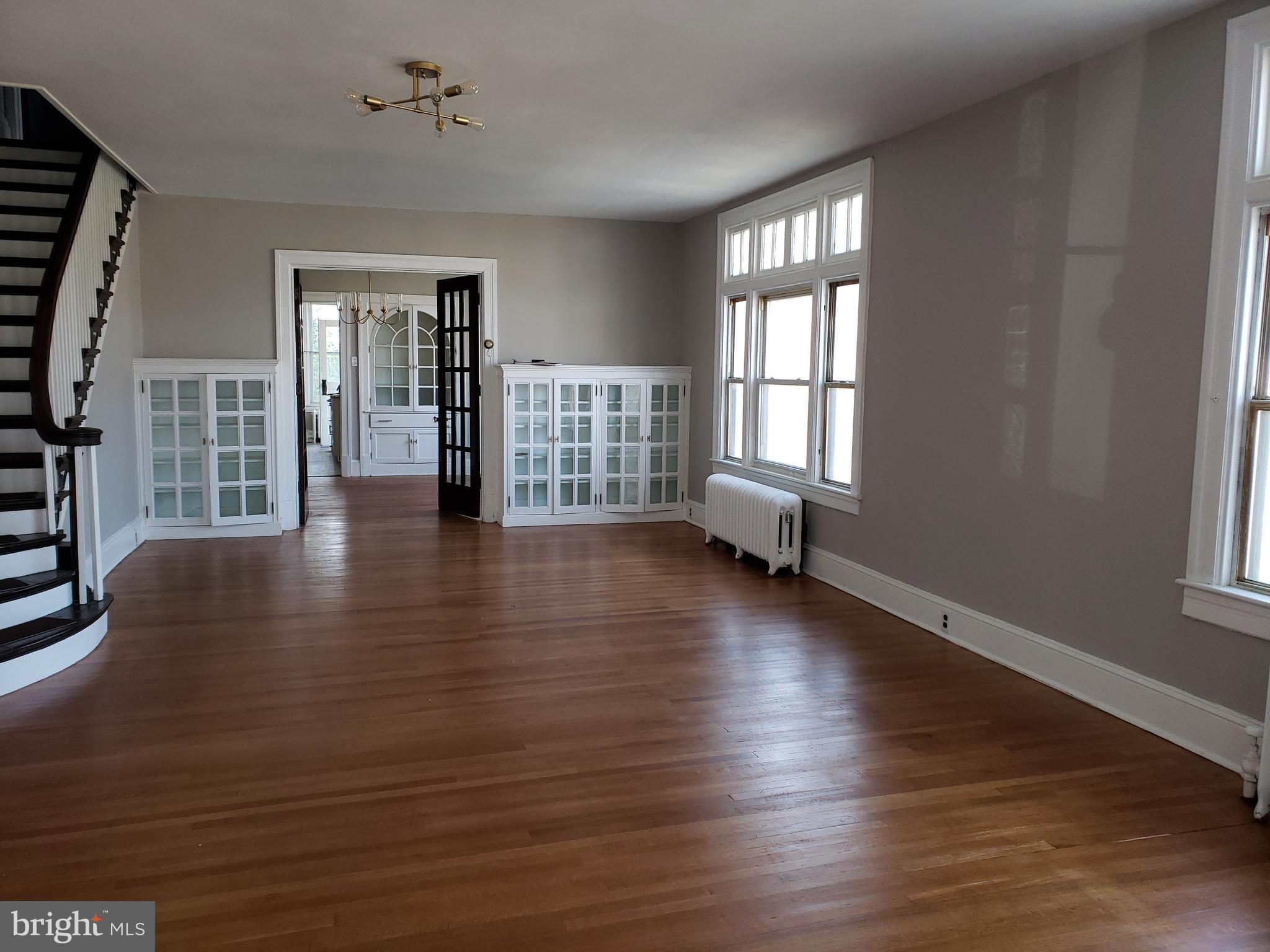20 Hunter Street Tamaqua, PA 18252 - Photo 4 of 15 Living Room