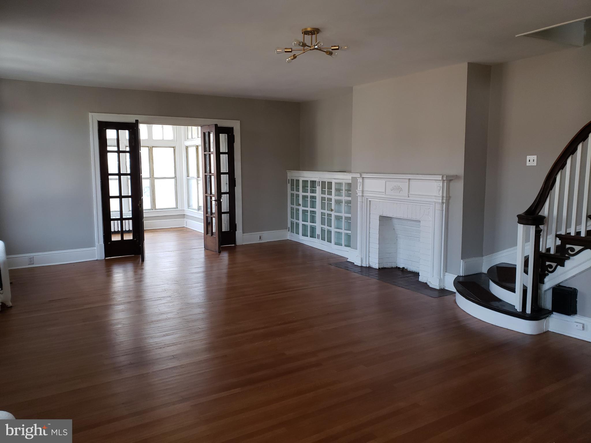 20 Hunter Street Tamaqua, PA 18252 - Photo 5 of 15 Living Room