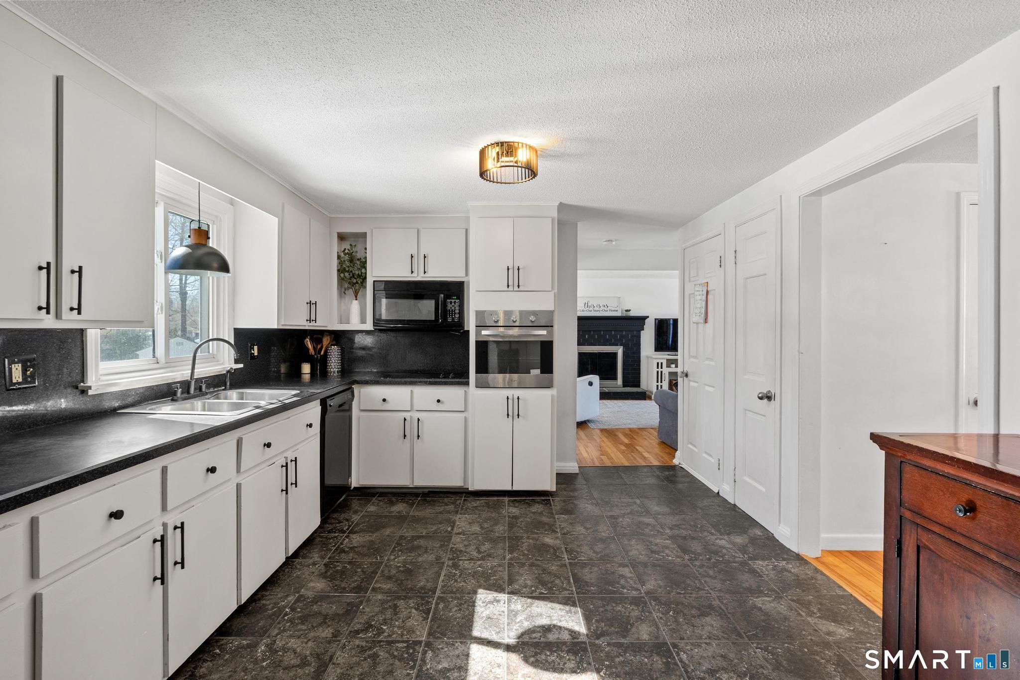 29 Silver Lane Enfield, CT 06082 - Photo 12 of 33