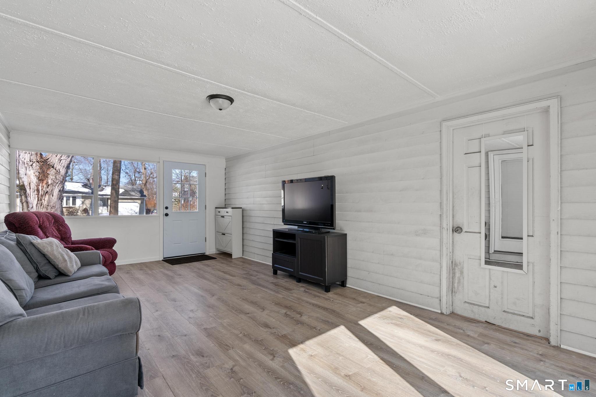 29 Silver Lane Enfield, CT 06082 - Photo 3 of 33