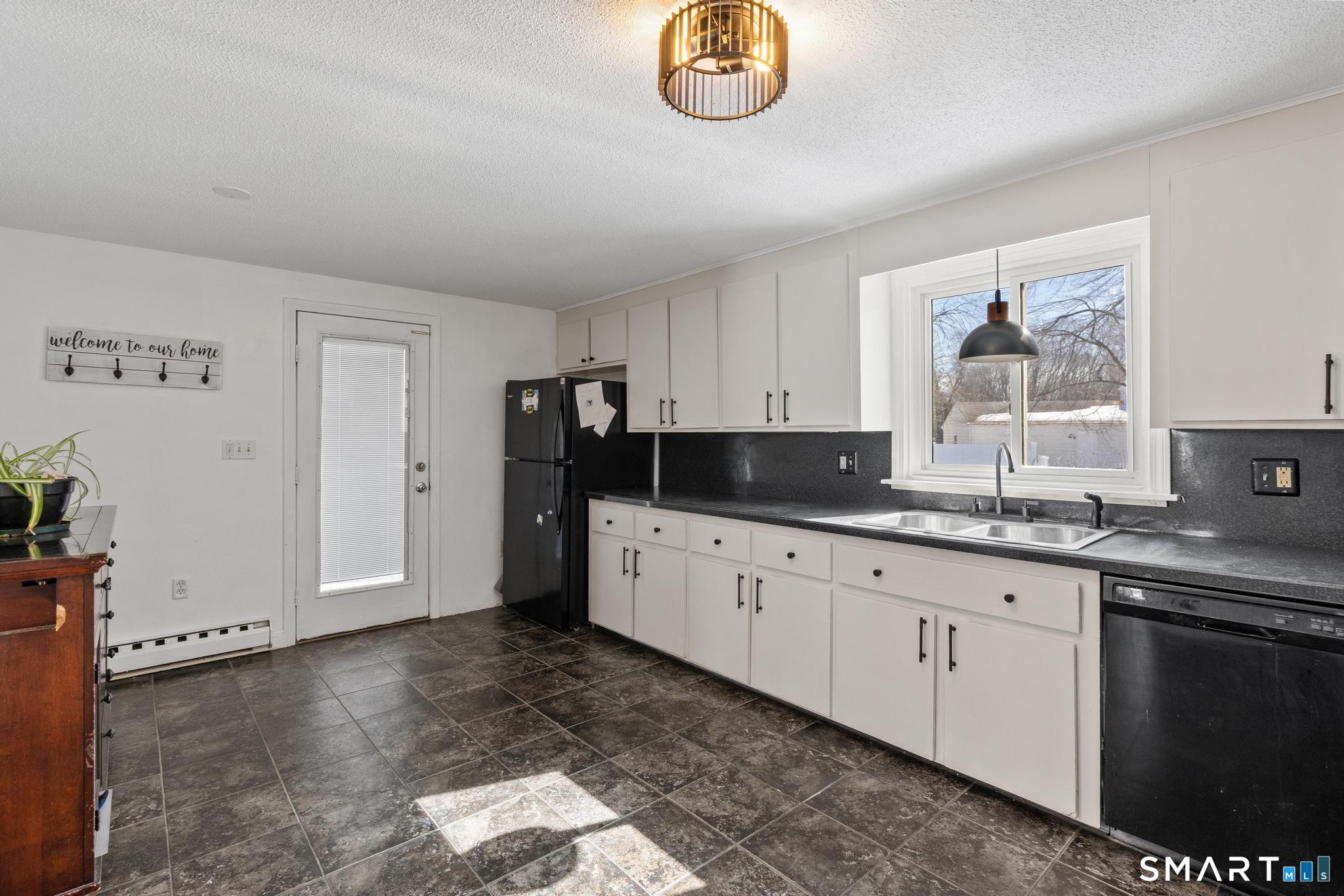 29 Silver Lane Enfield, CT 06082 - Photo 10 of 33