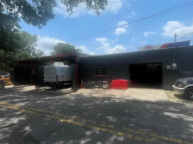 a view of a outdoor space and street view