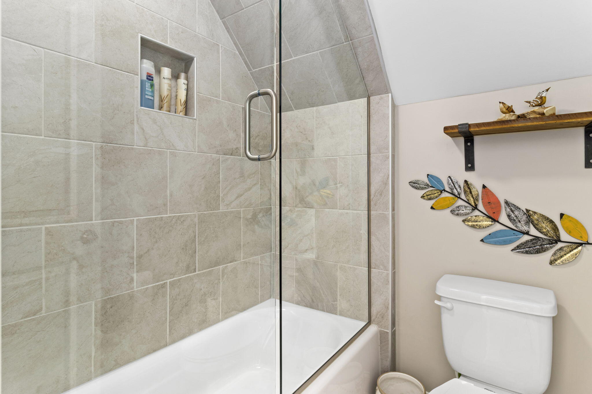 4252 Inlet Loop Chattanooga, TN 37416 - Photo 38 of 49 Hall bath