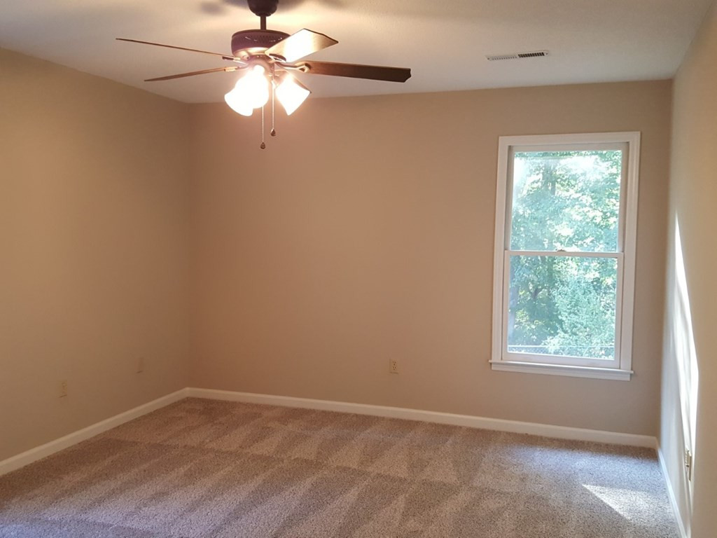 409 Pascal Drive Greenwood, SC 29649 - Photo 8 of 20
