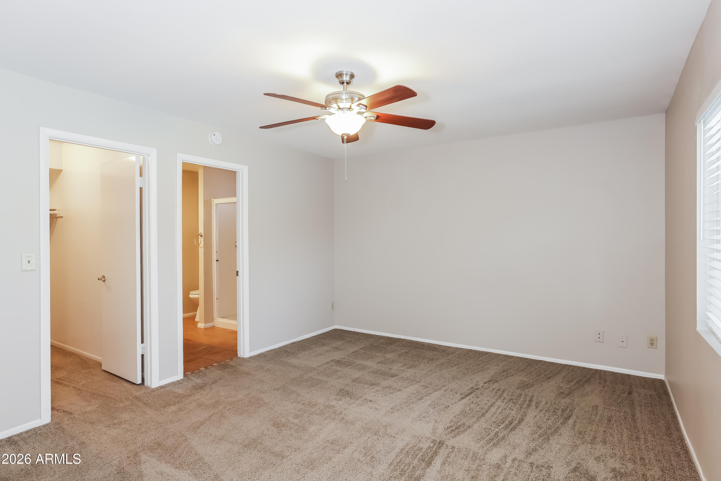 5620 West Hearn Road Glendale, AZ 85306 - Photo 12 of 15 1006311.5620 W HEARN RD - Main Bedroom