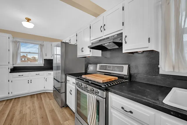 $240,000 | 812 Kelly Avenue, Joliet, IL 60435