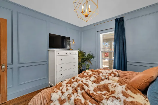 $240,000 | 812 Kelly Avenue, Joliet, IL 60435