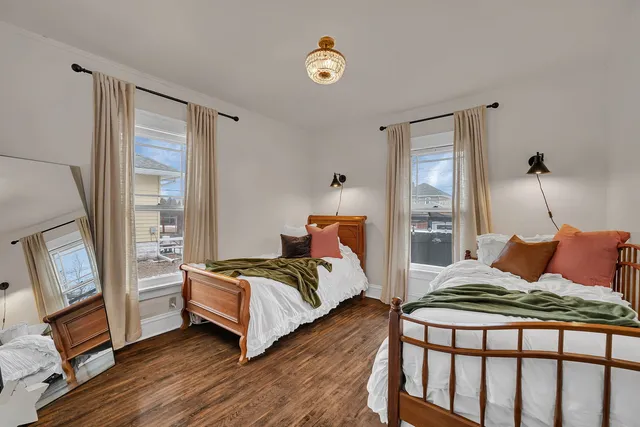 $240,000 | 812 Kelly Avenue, Joliet, IL 60435