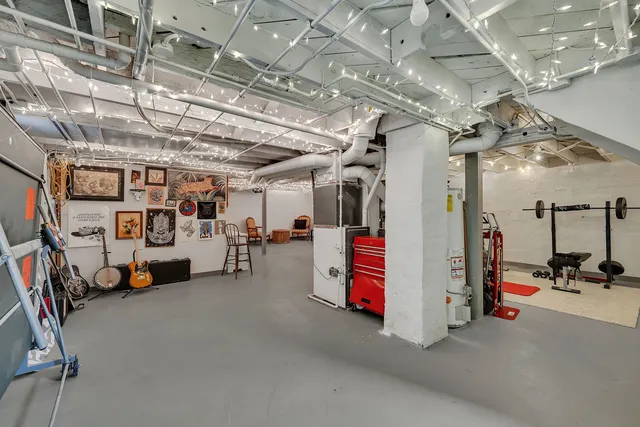 $240,000 | 812 Kelly Avenue, Joliet, IL 60435