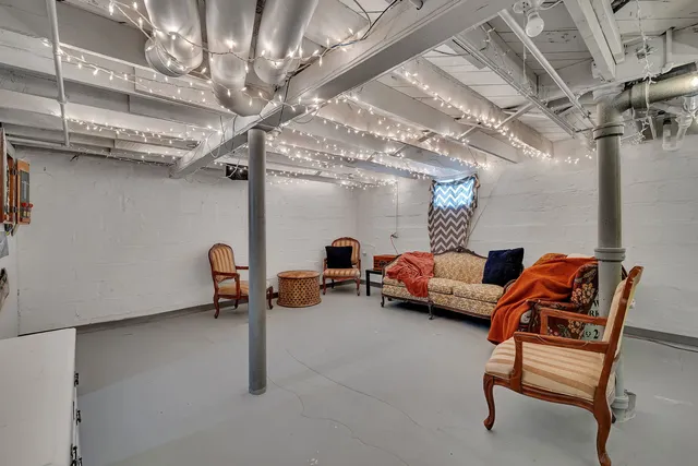 $240,000 | 812 Kelly Avenue, Joliet, IL 60435