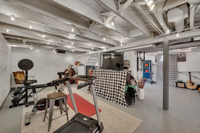 $240,000 | 812 Kelly Avenue, Joliet, IL 60435