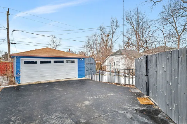 $240,000 | 812 Kelly Avenue, Joliet, IL 60435