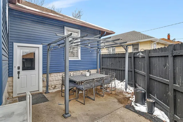 $240,000 | 812 Kelly Avenue, Joliet, IL 60435