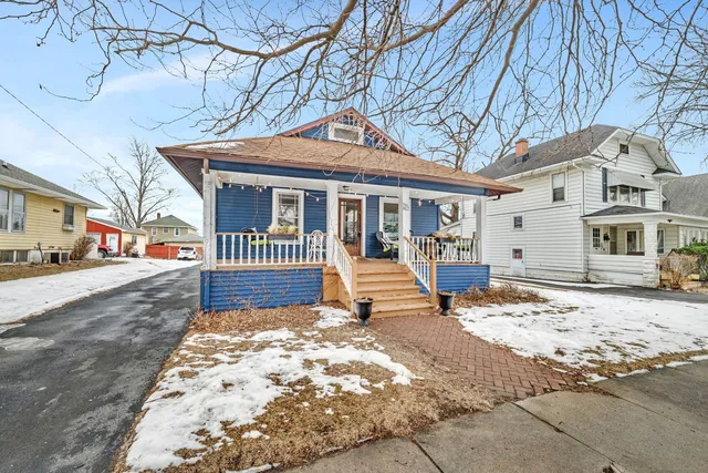 $240,000 | 812 Kelly Avenue, Joliet, IL 60435