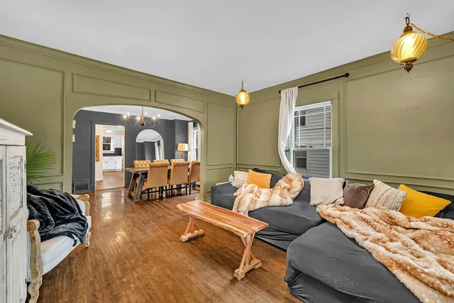 $240,000 | 812 Kelly Avenue, Joliet, IL 60435