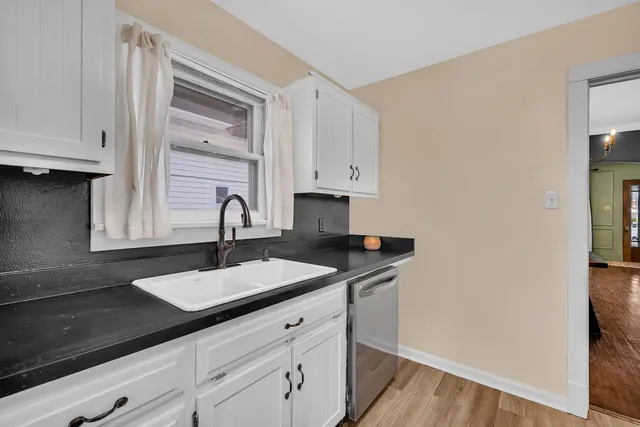 $240,000 | 812 Kelly Avenue, Joliet, IL 60435