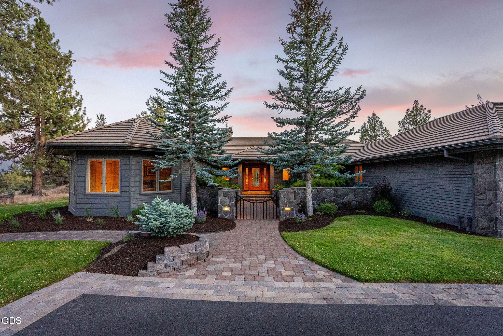 16150 Fox Ridge Circle Sisters, OR 97759 - Photo 3 of 51