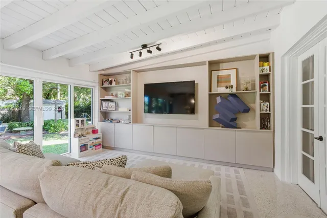 $1,590,000 | 453 Northeast 89th Street, El Portal, FL 33138