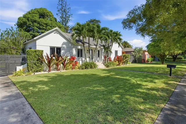 $1,590,000 | 453 Northeast 89th Street, El Portal, FL 33138