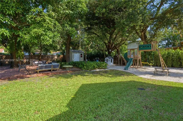 $1,590,000 | 453 Northeast 89th Street, El Portal, FL 33138