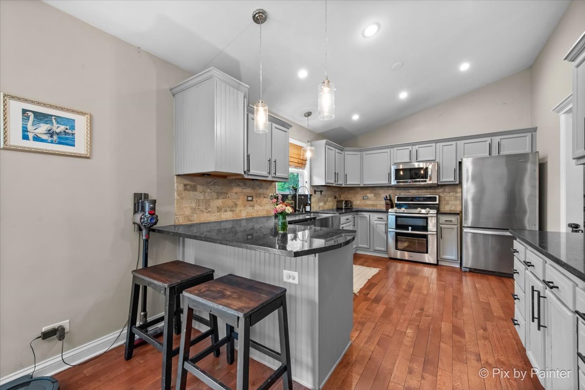 38796 North Kenmore Road Antioch, IL 60002 - Photo 9 of 34