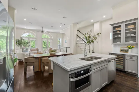 $649,000 | 908 Thompson Street, Houston, TX 77007