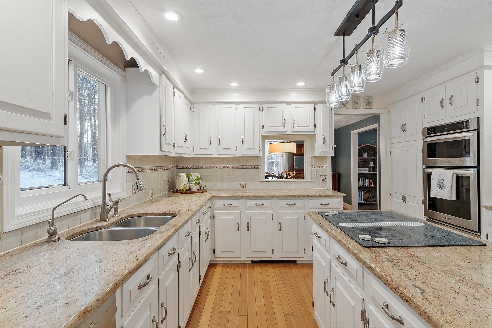 201 Oak Ridge Road Plaistow, NH 03865 - Photo 3 of 57