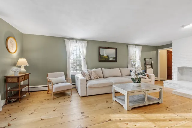 $809,900 | 201 Oak Ridge Road, Plaistow, NH 03865