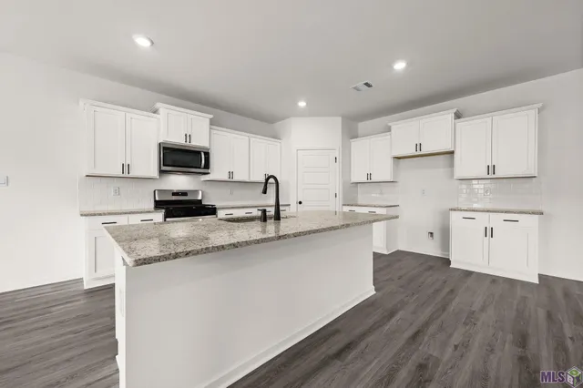 $382,900 | 12706 Legacy Oaks Avenue, Central, LA 70818