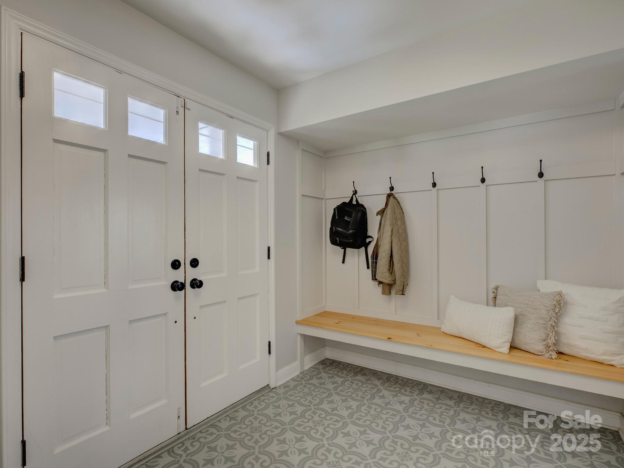 1225 Braeburn Road Charlotte, NC 28211 - Photo 4 of 45 a bathroom with a tub and a shower