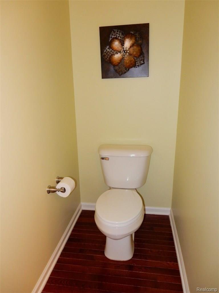 3382 Everett Drive Rochester, MI 48307 - Photo 34 of 92 PowderRoom (2) (Large).JPG