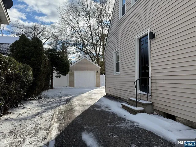 $4,700 | 40 Hickory Avenue, Bergenfield, NJ 07621